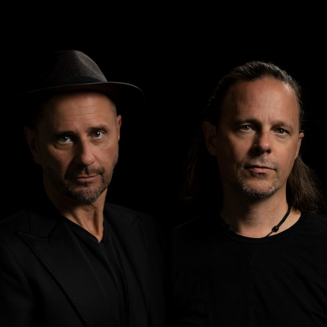 Anouk & Sam (Sarah) Bettens